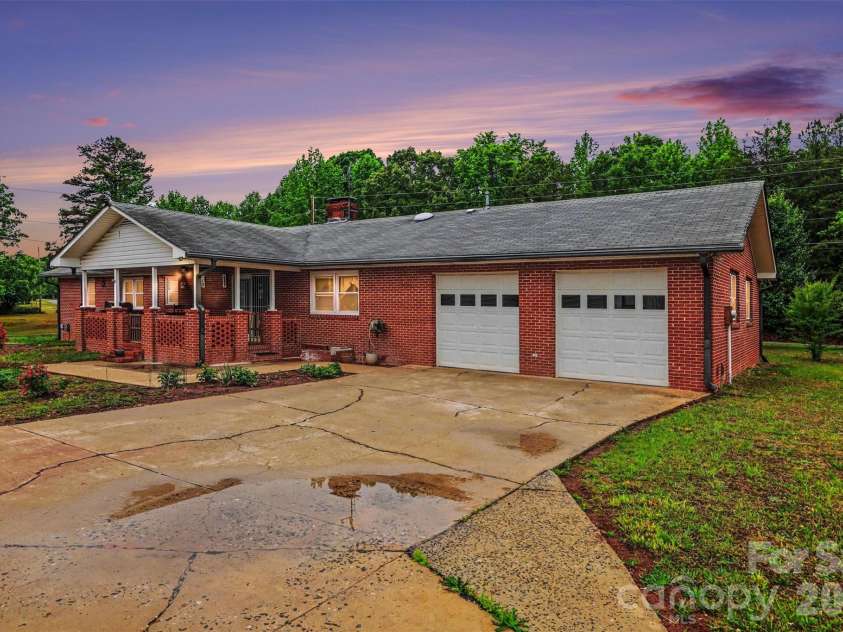 105 Fox Fire Run, Gastonia, NC 28052.  MLS# CAR4378985, YatesRealty ID 19808. Back side id the house