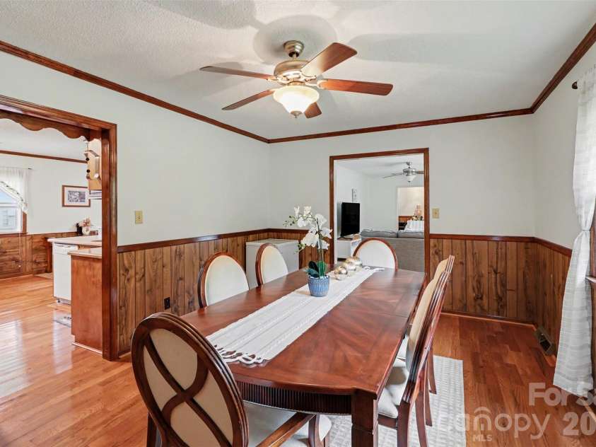 105 Fox Fire Run, Gastonia, NC 28052.  MLS# CAR4378985, YatesRealty ID 19808. Dinning