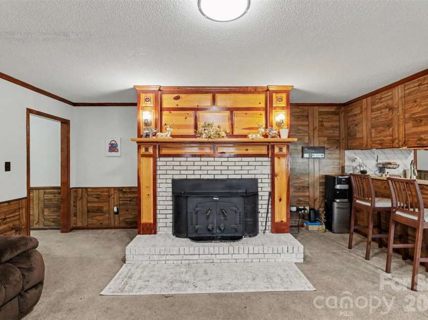 105 Fox Fire Run, Gastonia, NC 28052.  MLS# CAR4378985, YatesRealty ID 19808. Family room