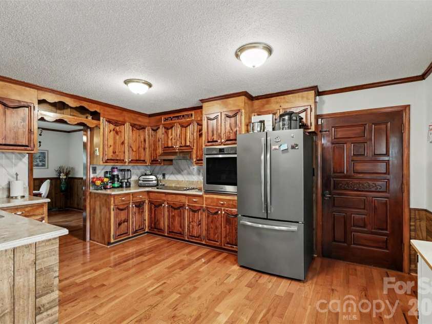 105 Fox Fire Run, Gastonia, NC 28052.  MLS# CAR4378985, YatesRealty ID 19808. Kitchen