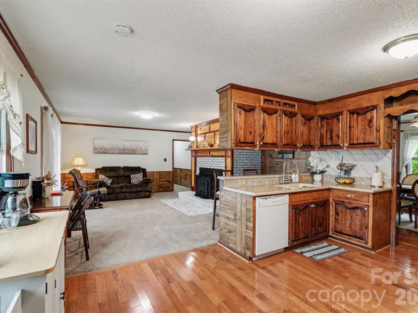 105 Fox Fire Run, Gastonia, NC 28052.  MLS# CAR4378985, YatesRealty ID 19808. Kitchen open concept with family room