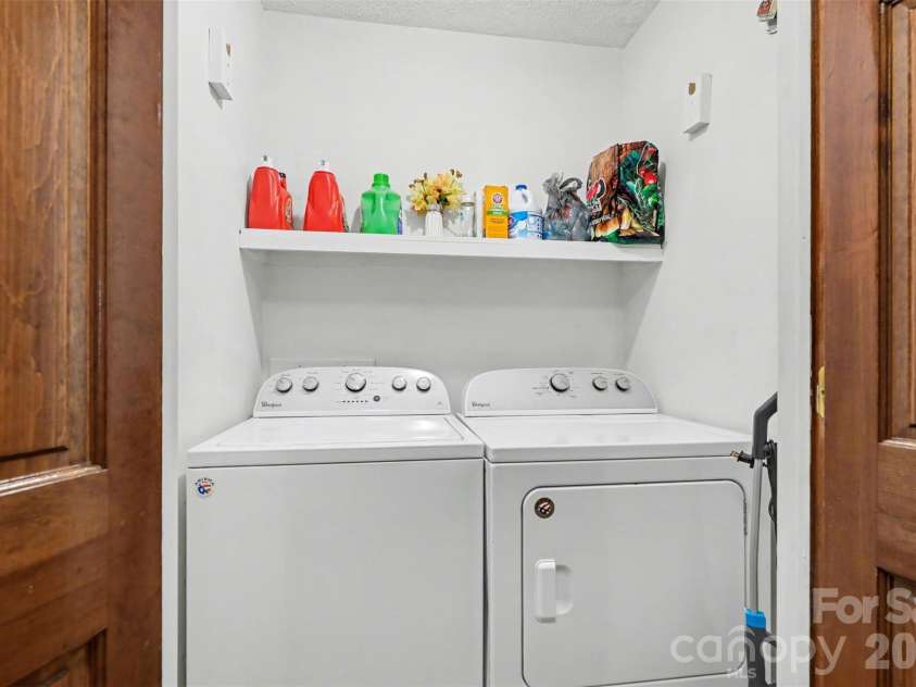 105 Fox Fire Run, Gastonia, NC 28052.  MLS# CAR4378985, YatesRealty ID 19808. Laundry inside on hall