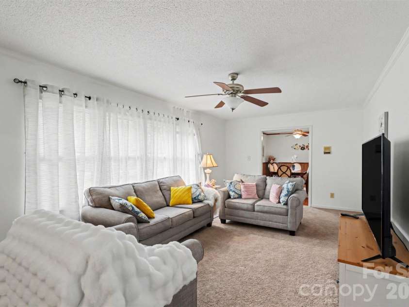 105 Fox Fire Run, Gastonia, NC 28052.  MLS# CAR4378985, YatesRealty ID 19808. Living Room