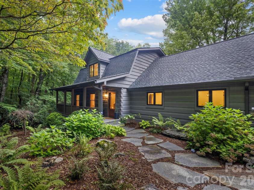 162 Highview Road, Cashiers, NC 28717.  MLS# CAR4379792, YatesRealty ID 19809. 