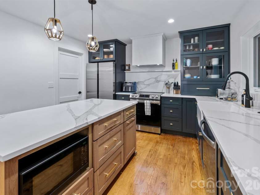 162 Highview Road, Cashiers, NC 28717.  MLS# CAR4379792, YatesRealty ID 19809. 