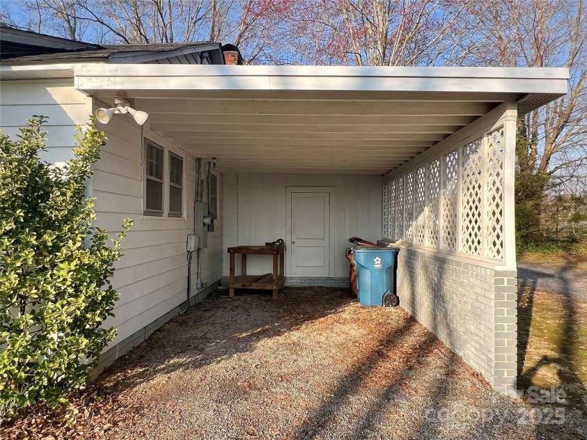 3672 NC HWY 127 Highway, Hickory, NC 28602.  MLS# CAR4233714, YatesRealty ID 19809. 