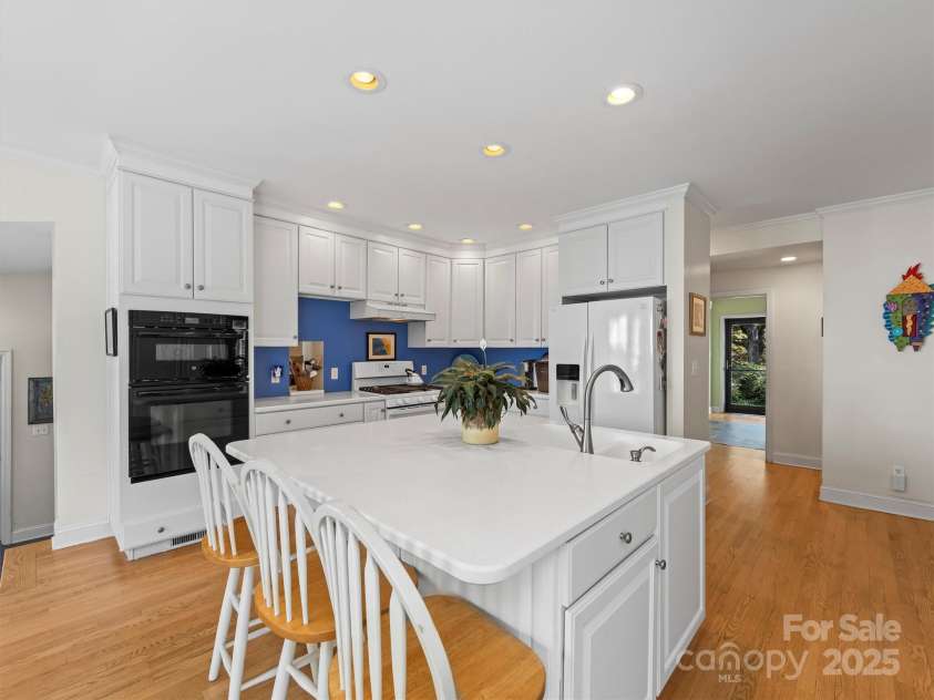 7 Park Road, Asheville, NC 28803.  MLS# CAR4322047, YatesRealty ID 1981. 