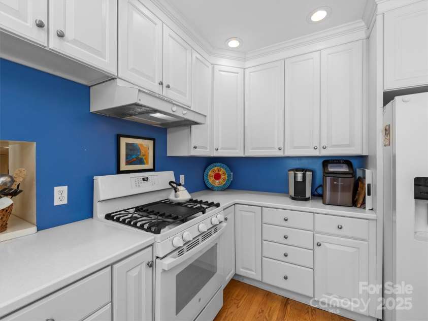 7 Park Road, Asheville, NC 28803.  MLS# CAR4322047, YatesRealty ID 1981. 