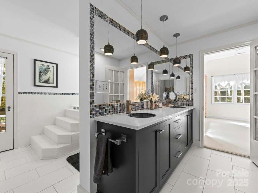 7 Park Road, Asheville, NC 28803.  MLS# CAR4322047, YatesRealty ID 1981. 