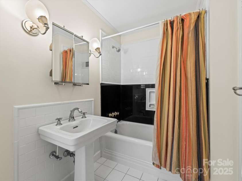 7 Park Road, Asheville, NC 28803.  MLS# CAR4322047, YatesRealty ID 1981. 