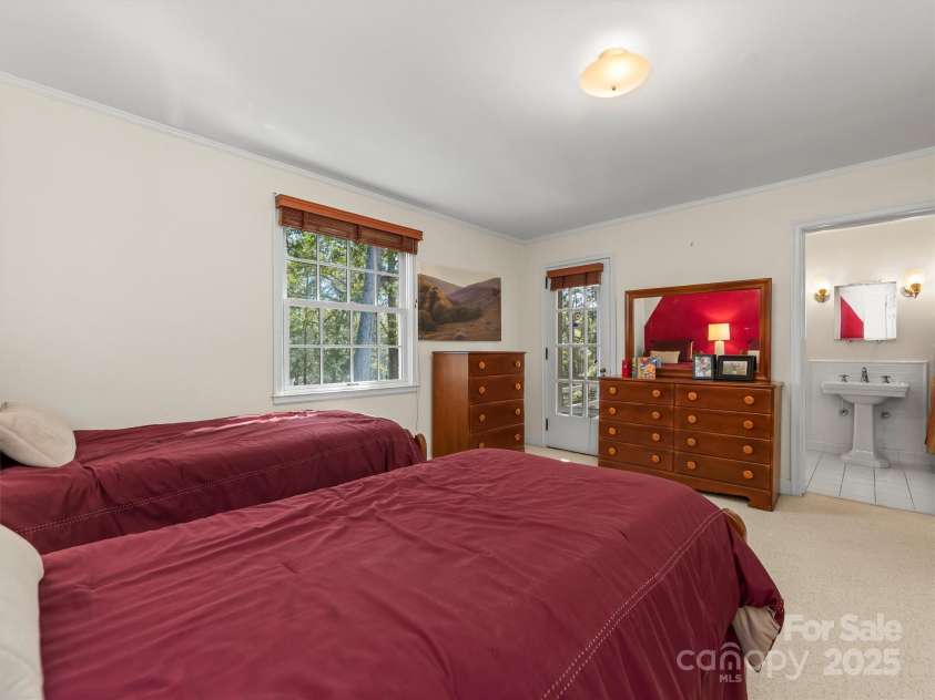 7 Park Road, Asheville, NC 28803.  MLS# CAR4322047, YatesRealty ID 1981. 