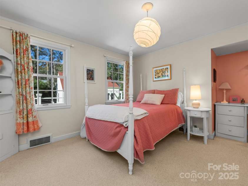 7 Park Road, Asheville, NC 28803.  MLS# CAR4322047, YatesRealty ID 1981. 