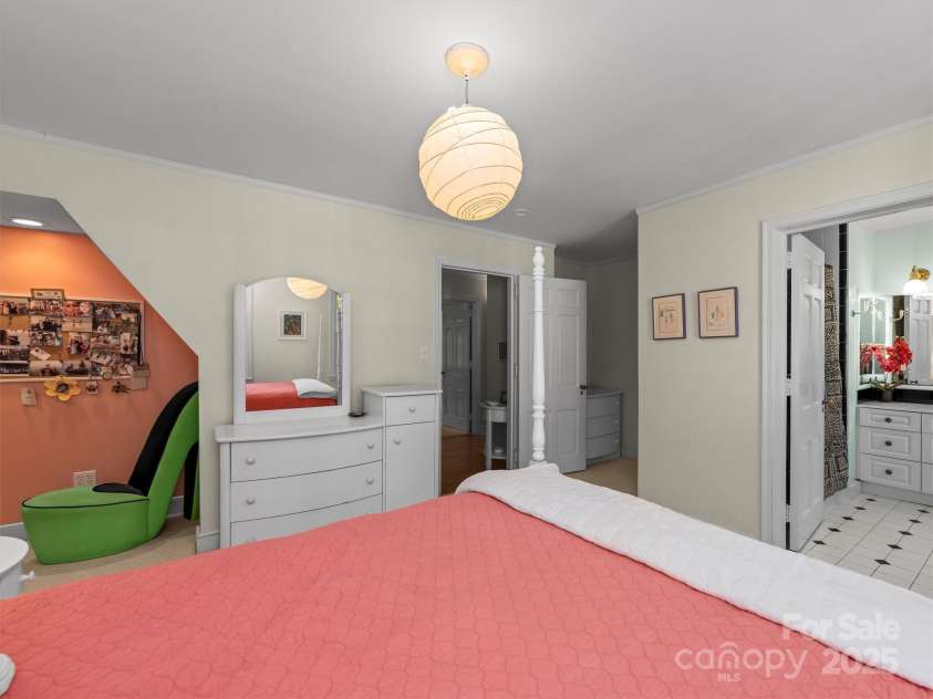 7 Park Road, Asheville, NC 28803.  MLS# CAR4322047, YatesRealty ID 1981. 