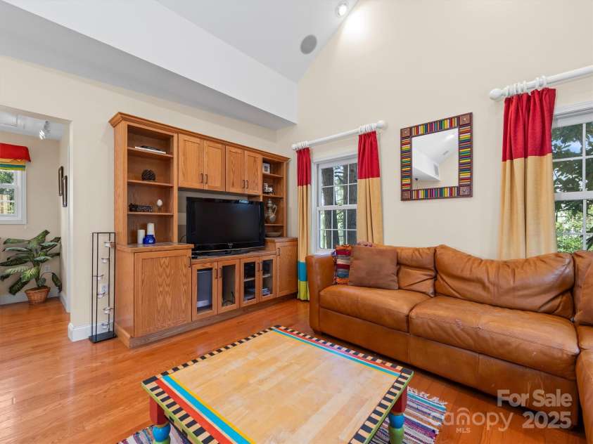 7 Park Road, Asheville, NC 28803.  MLS# CAR4322047, YatesRealty ID 1981. 