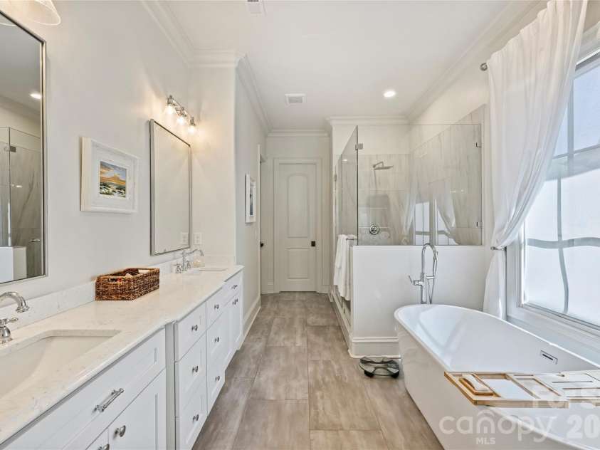 18300 Scotscraig Lane, Cornelius, NC 28031.  MLS# CAR4379461, YatesRealty ID 19811. 
