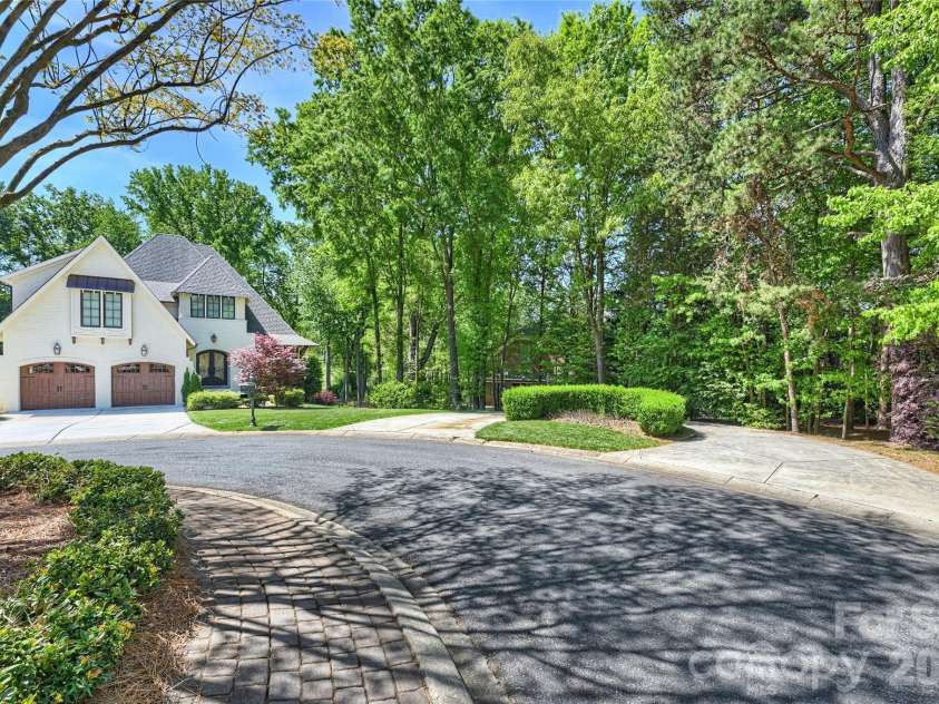 18300 Scotscraig Lane, Cornelius, NC 28031.  MLS# CAR4379461, YatesRealty ID 19811. 