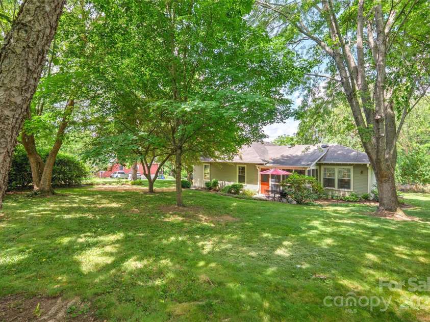 50 Wanoca Avenue, Asheville, NC 28803.  MLS# CAR4269850, YatesRealty ID 19811. 