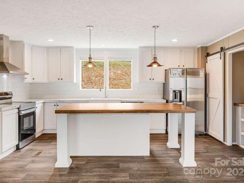 96 Sandons Trail, Marshall, NC 28753.  MLS# CAR4224480, YatesRealty ID 19813. 