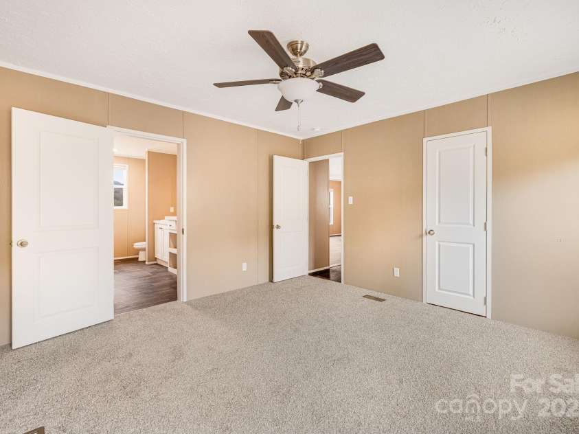 96 Sandons Trail, Marshall, NC 28753.  MLS# CAR4224480, YatesRealty ID 19813. Main Room w/ walk in closet