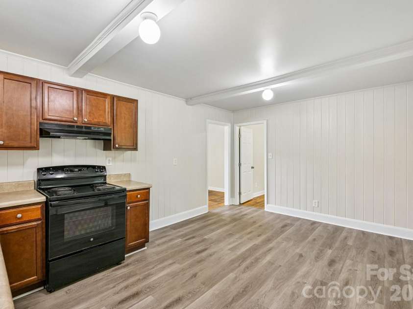 3935 Crestridge Drive, Charlotte, NC 28217.  MLS# CAR4378753, YatesRealty ID 19814. 
