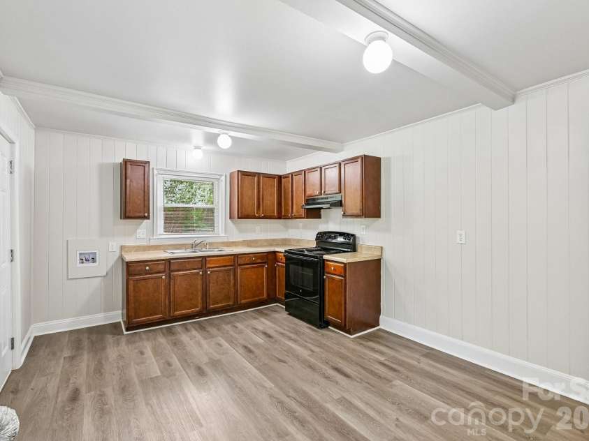 3935 Crestridge Drive, Charlotte, NC 28217.  MLS# CAR4378753, YatesRealty ID 19814. 