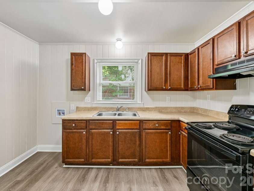 3935 Crestridge Drive, Charlotte, NC 28217.  MLS# CAR4378753, YatesRealty ID 19814. 