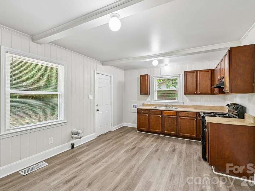 3935 Crestridge Drive, Charlotte, NC 28217.  MLS# CAR4378753, YatesRealty ID 19814. 