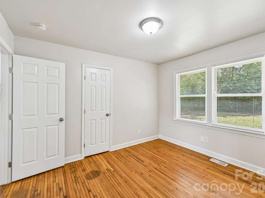 3935 Crestridge Drive, Charlotte, NC 28217.  MLS# CAR4378753, YatesRealty ID 19814. 