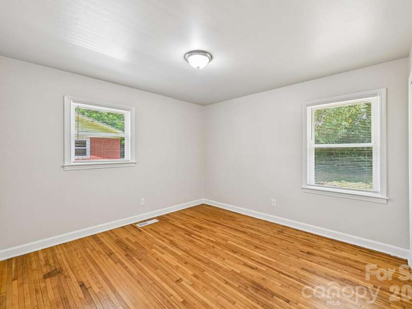 3935 Crestridge Drive, Charlotte, NC 28217.  MLS# CAR4378753, YatesRealty ID 19814. 