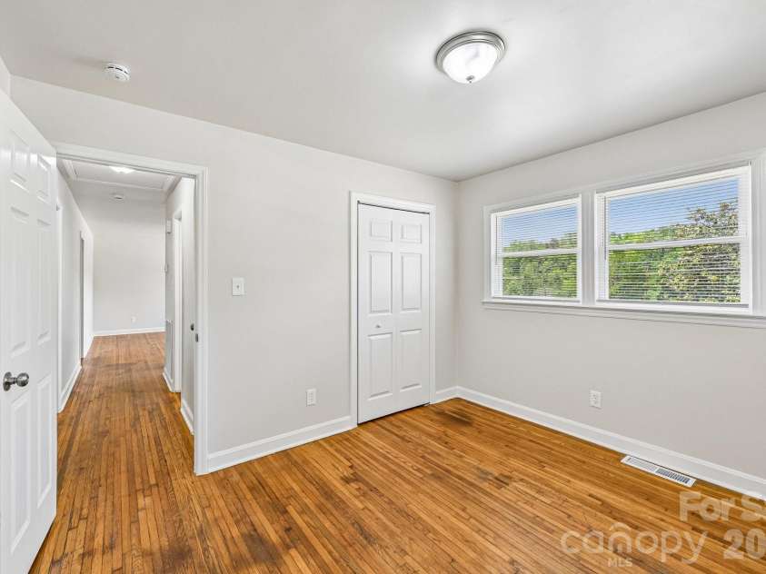 3935 Crestridge Drive, Charlotte, NC 28217.  MLS# CAR4378753, YatesRealty ID 19814. 