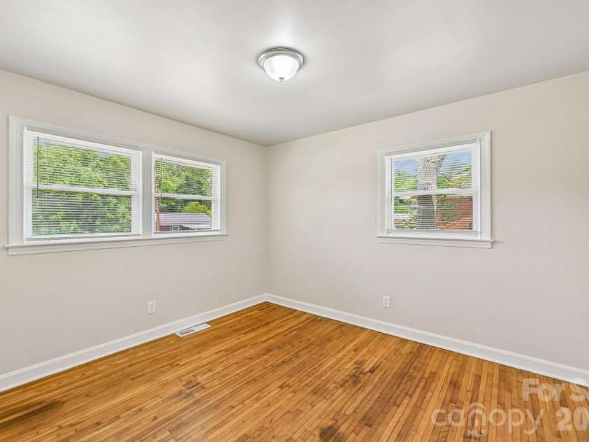 3935 Crestridge Drive, Charlotte, NC 28217.  MLS# CAR4378753, YatesRealty ID 19814. 