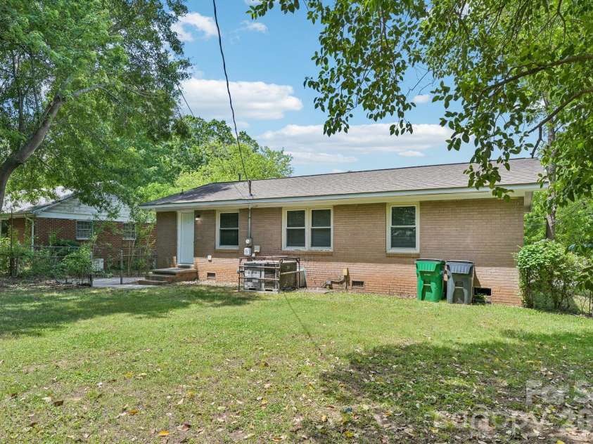 3935 Crestridge Drive, Charlotte, NC 28217.  MLS# CAR4378753, YatesRealty ID 19814. 