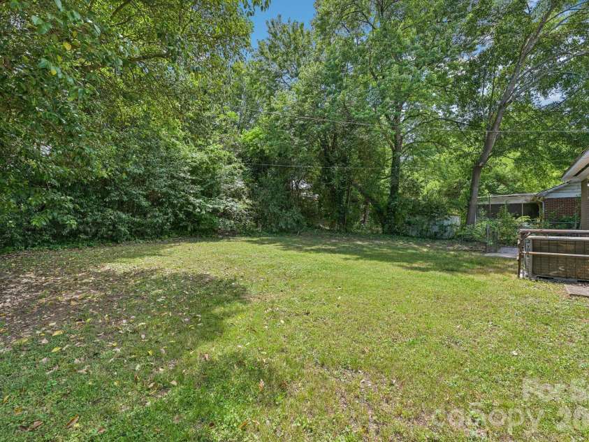 3935 Crestridge Drive, Charlotte, NC 28217.  MLS# CAR4378753, YatesRealty ID 19814. 