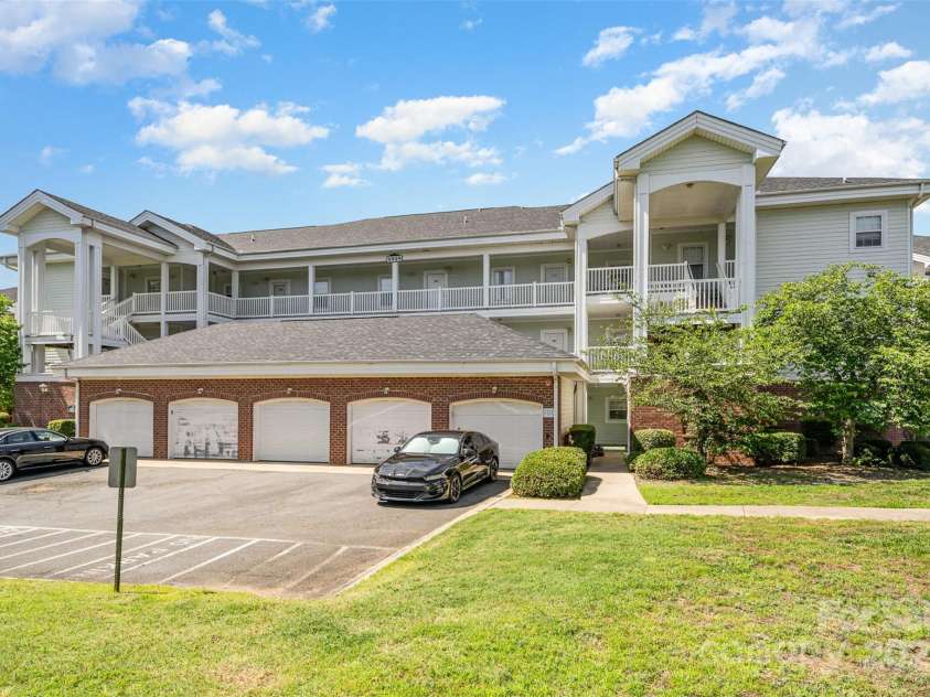8969 Meadow Vista Road, Charlotte, NC 28213.  MLS# CAR4261482, YatesRealty ID 19815. 
