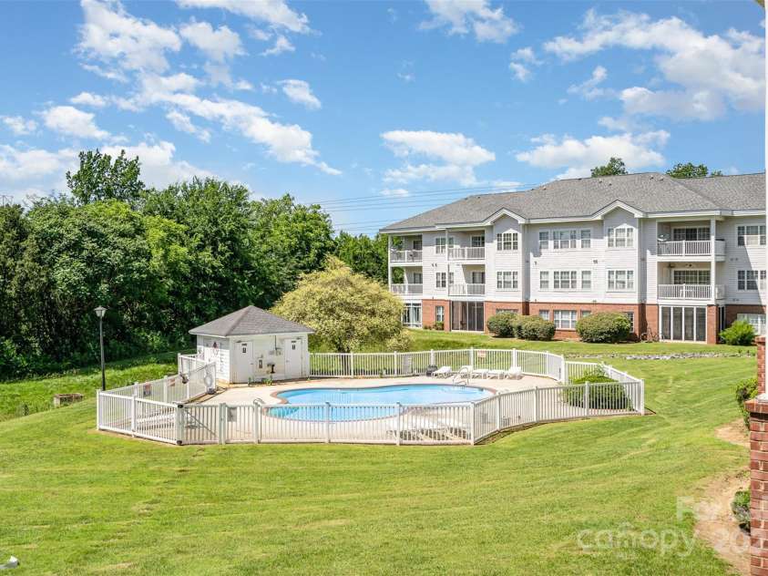8969 Meadow Vista Road, Charlotte, NC 28213.  MLS# CAR4261482, YatesRealty ID 19815. 
