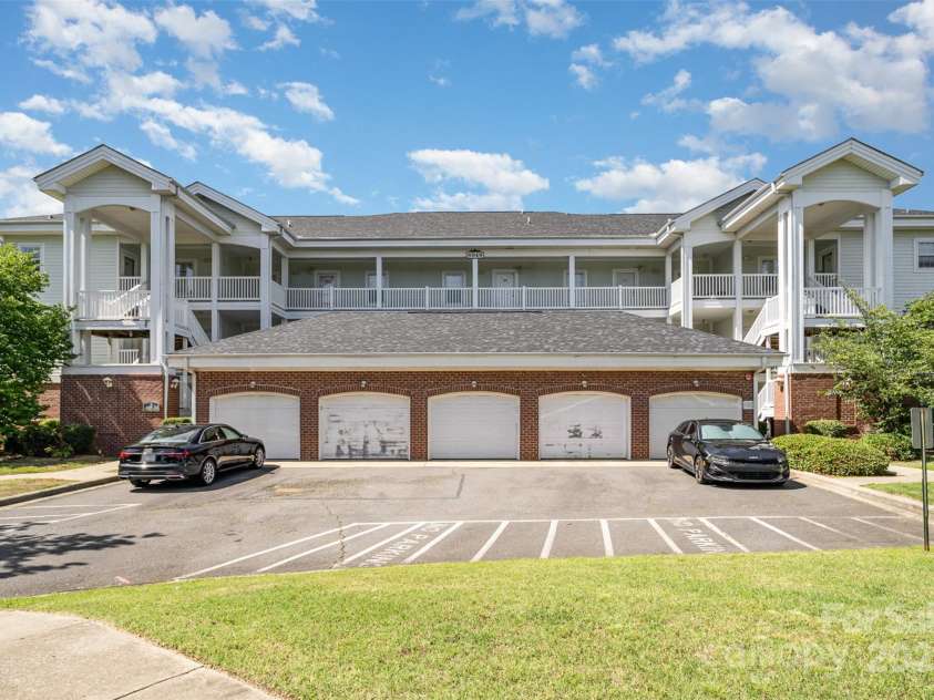 8969 Meadow Vista Road, Charlotte, NC 28213.  MLS# CAR4261482, YatesRealty ID 19815. 