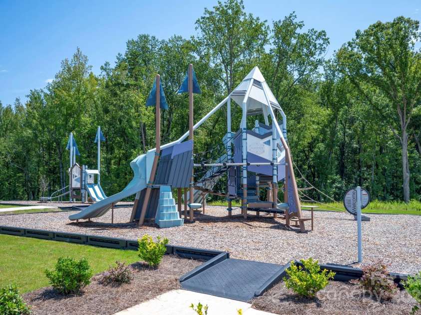 3607 Clover Valley Drive, Gastonia, NC 28052.  MLS# CAR4179465, YatesRealty ID 19816. 