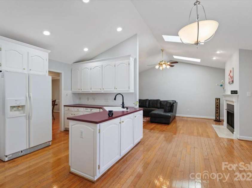 106 Zurich Lane, Statesville, NC 28625.  MLS# CAR4244028, YatesRealty ID 19817. 