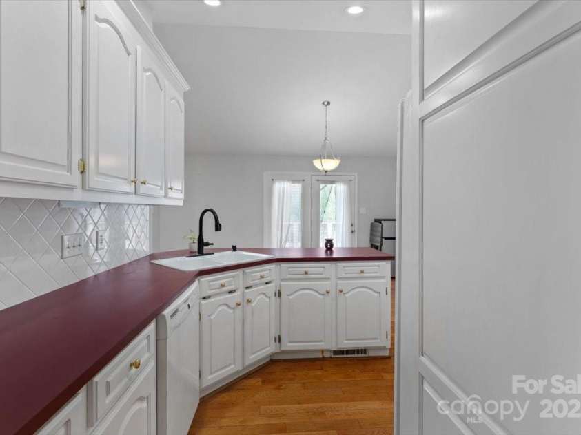 106 Zurich Lane, Statesville, NC 28625.  MLS# CAR4244028, YatesRealty ID 19817. 