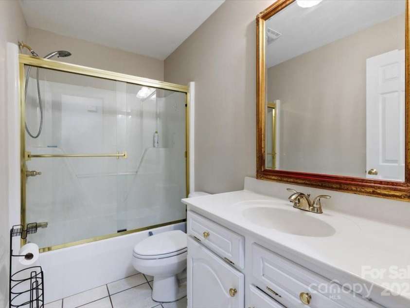 106 Zurich Lane, Statesville, NC 28625.  MLS# CAR4244028, YatesRealty ID 19817. 