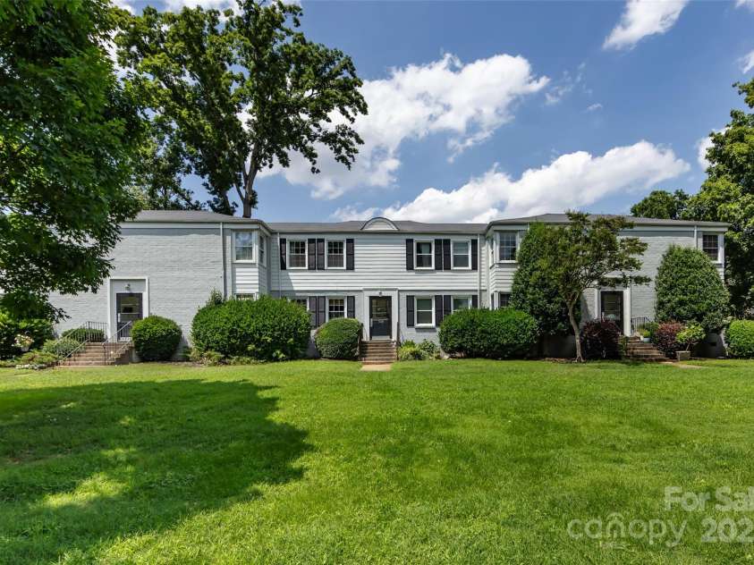 528 Wakefield Drive, Charlotte, NC 28209.  MLS# CAR4269887, YatesRealty ID 19818. 