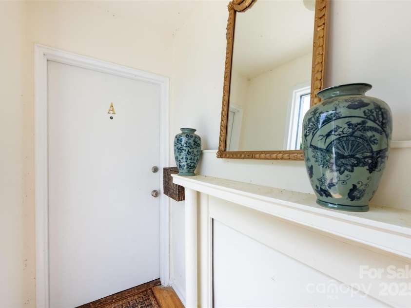 528 Wakefield Drive, Charlotte, NC 28209.  MLS# CAR4269887, YatesRealty ID 19818. 