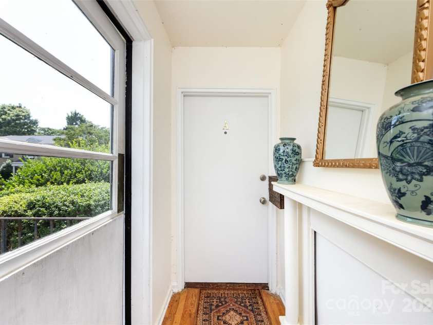 528 Wakefield Drive, Charlotte, NC 28209.  MLS# CAR4269887, YatesRealty ID 19818. 