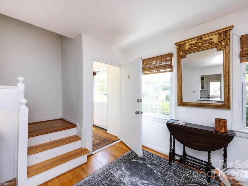 528 Wakefield Drive, Charlotte, NC 28209.  MLS# CAR4269887, YatesRealty ID 19818. 