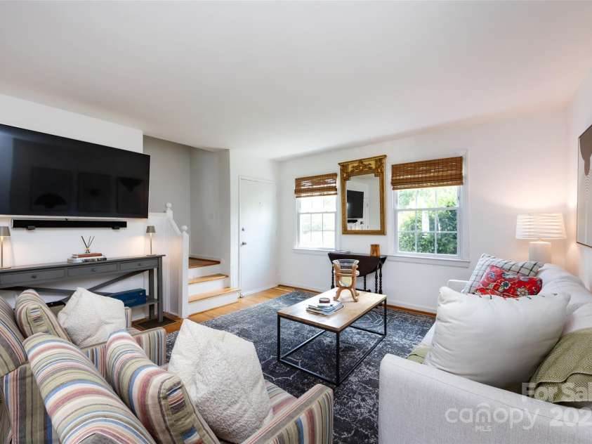 528 Wakefield Drive, Charlotte, NC 28209.  MLS# CAR4269887, YatesRealty ID 19818. 