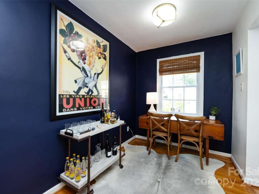 528 Wakefield Drive, Charlotte, NC 28209.  MLS# CAR4269887, YatesRealty ID 19818. 