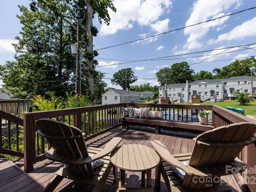 528 Wakefield Drive, Charlotte, NC 28209.  MLS# CAR4269887, YatesRealty ID 19818. 
