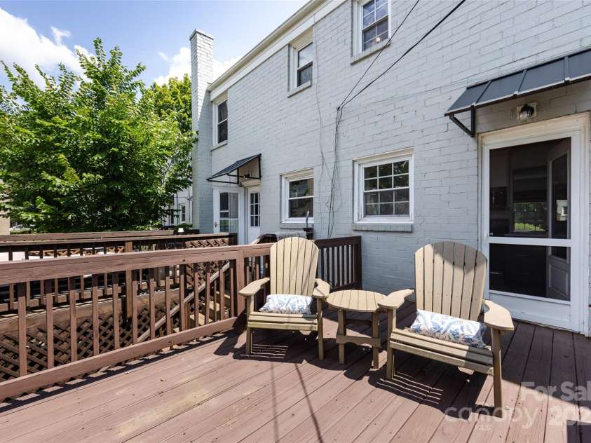 528 Wakefield Drive, Charlotte, NC 28209.  MLS# CAR4269887, YatesRealty ID 19818. 