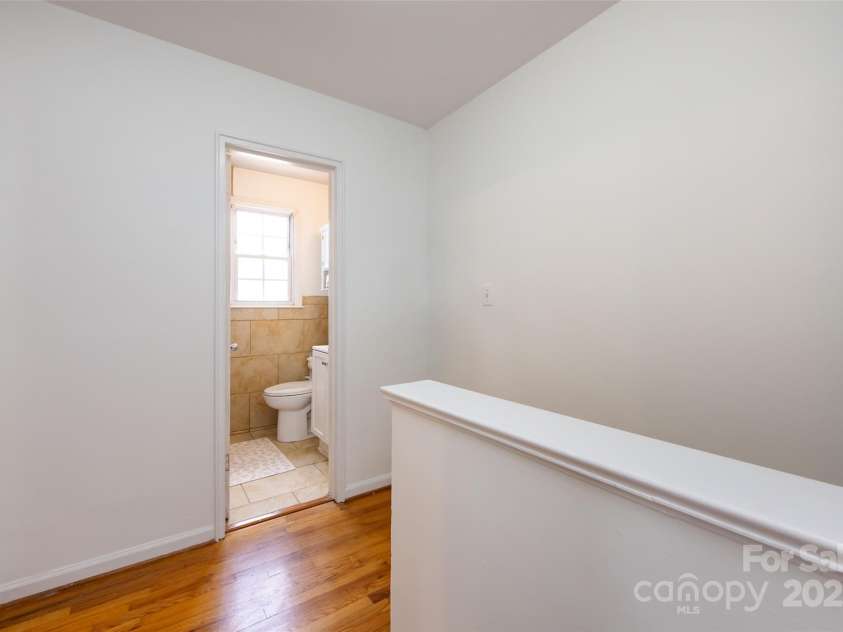 528 Wakefield Drive, Charlotte, NC 28209.  MLS# CAR4269887, YatesRealty ID 19818. 