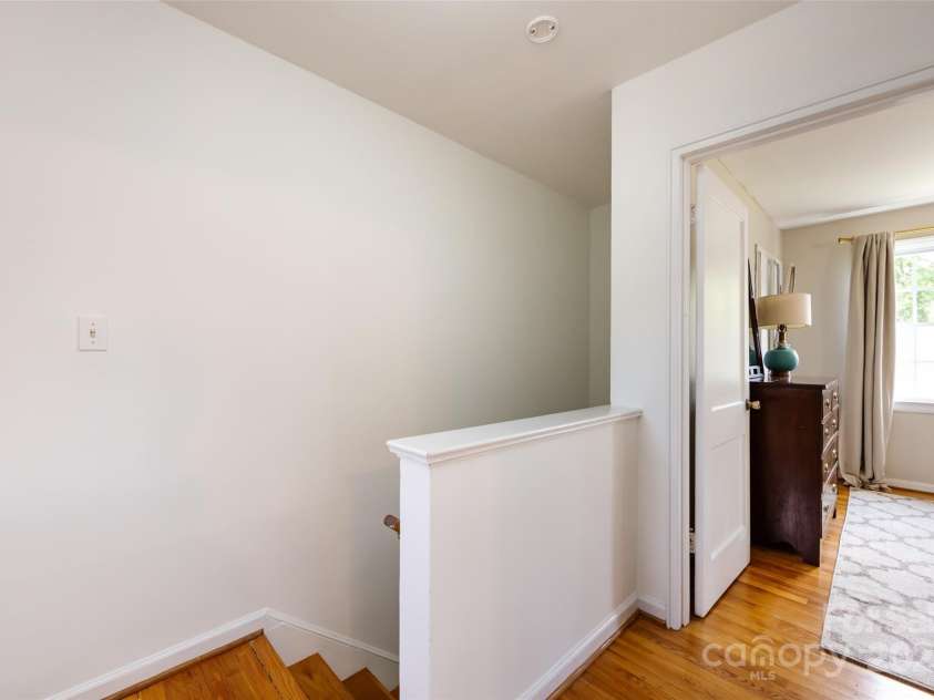 528 Wakefield Drive, Charlotte, NC 28209.  MLS# CAR4269887, YatesRealty ID 19818. 